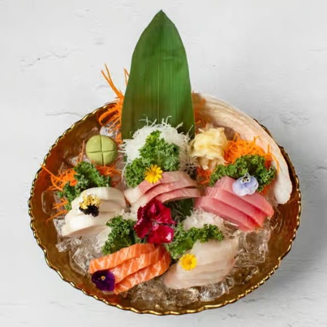 Sashimi Moriwase.